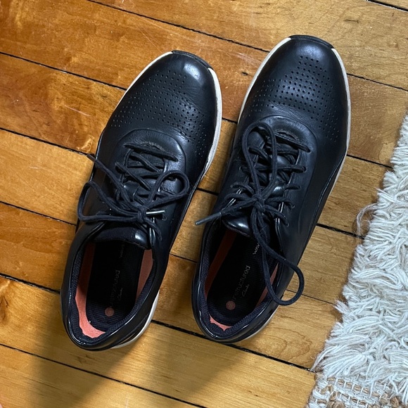 Clark’s Unstructured Black Leather Wave Walk Sneakers - Picture 1 of 4